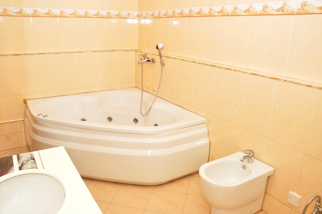 Biraj International Hotel Kampala Dış mekan fotoğraf