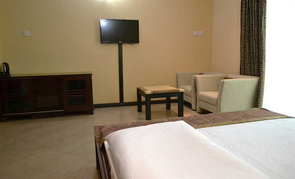 Biraj International Hotel Kampala Dış mekan fotoğraf