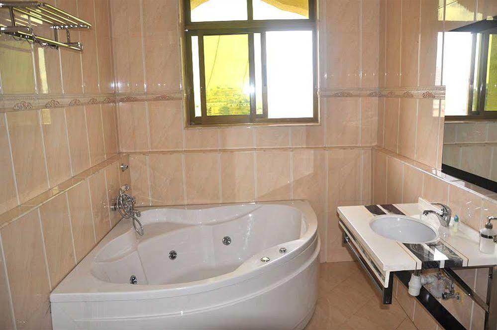 Biraj International Hotel Kampala Dış mekan fotoğraf